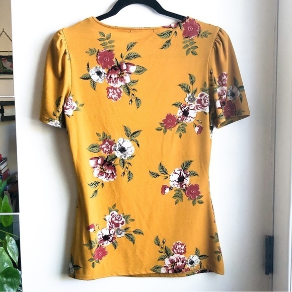 𝅺Suzy Shier Floral Top - Picture 2 of 7
